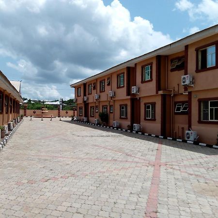 Gen-Preston Hotel And Suites Papalanto Exterior foto
