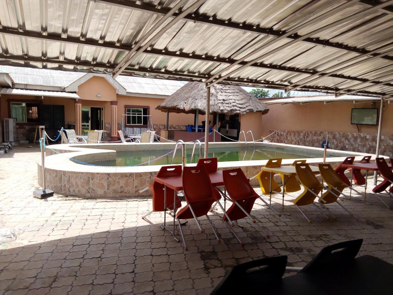 Gen-Preston Hotel And Suites Papalanto Exterior foto